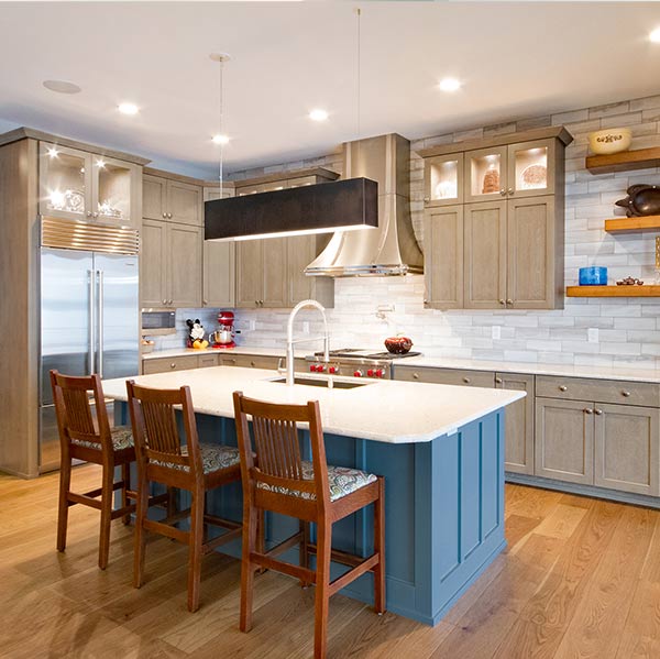 kitchen featuring grey beach Mouser cabinets and blue island