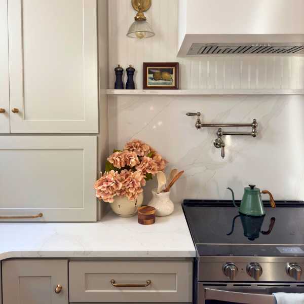 Kitchen with mixed metals